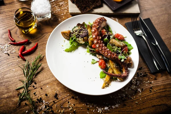 Warm Octopus Salad Stir Fried Vegetables Aji Sauce White Plate — Stock Photo, Image