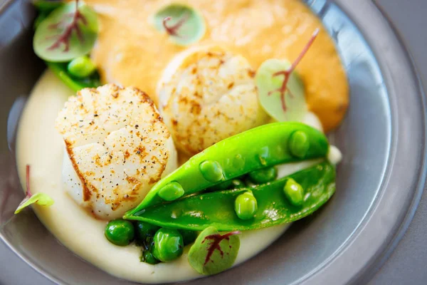 Scallops Shrimp Foam Cauliflower Cream Green Peas Plate Delicious Healthy — Stock Photo, Image