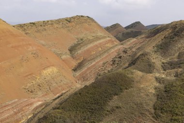 Gürcistan 'ın doğusundaki Kakhti bölgesinin kuru otlakları ve Azerbaycan sınırındaki kumtaşı dağlarıyla Steppe manzarası