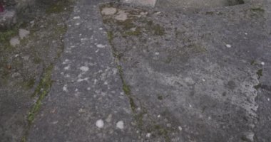 İspanya 'nın Galiçya eyaletinde günbatımında balkonlu geleneksel taş ev..