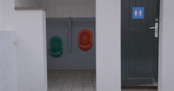 Publiczna Toaleta Toalety Wejście Toalety Ulicy Bez Osób — Wideo stockowe