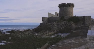 Socoa Kalesi 'nin Fransa' nın Atlantik kıyısındaki Saint Jean de luz Körfezi 'nde çekilmesi.