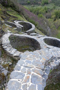 İspanya 'nın Asturias kasabasındaki Chano köyünde tarihi Kelt köyü arkeolojik yerleşim yeri..