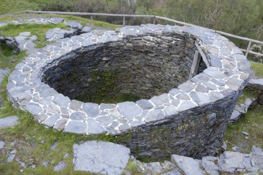 İspanya 'nın Asturias kasabasındaki Chano köyünde tarihi Kelt köyü arkeolojik yerleşim yeri..