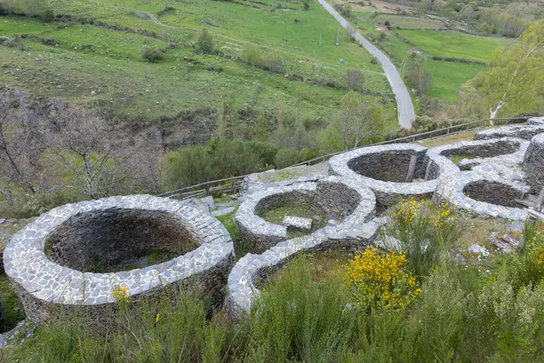 İspanya 'nın Asturias kasabasındaki Chano köyünde tarihi Kelt köyü arkeolojik yerleşim yeri..