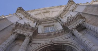 Cadiz İspanyol Santa Cruz Katedrali dış görünüş açık mavi gökyüzü