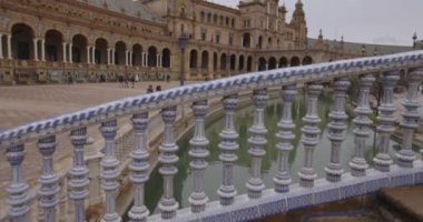 Seville 'deki İspanya Meydanı tarihi akrhitecture turizm merkezi anıtı