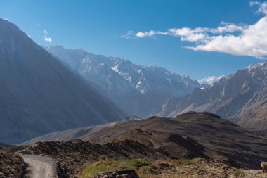 Dağ silsilesi içinde Pakistan peyzaj