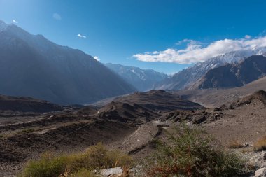 Dağ silsilesi içinde Pakistan peyzaj