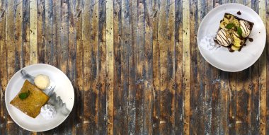 Tahta masadaki lezzetli yemekler.