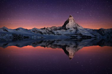 Matterhorn Dağı 'nın yansıması