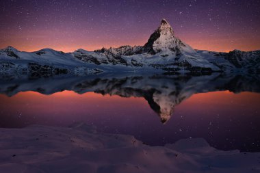 Matterhorn Dağı 'nın yansıması