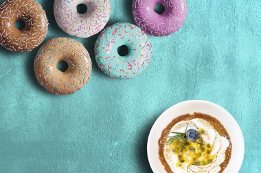 3 boyutlu pembe çörek beyaz BG 'de izole edildi