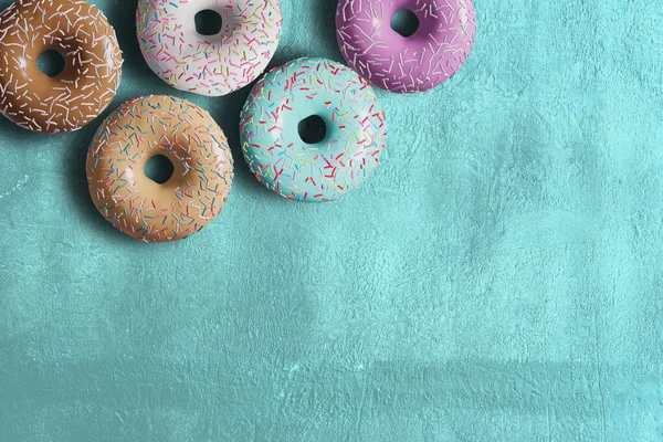 분홍색 도넛은 분리되어 있습니다 — 스톡 사진