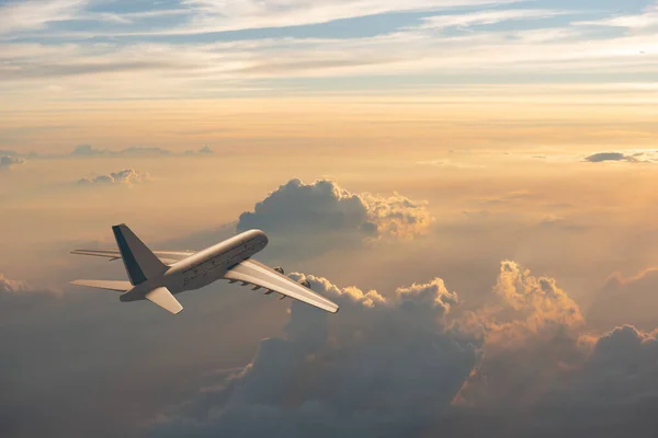 몽둥이 하늘의 비행기 — 스톡 사진
