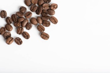 kahve çekirdeği izole beyaz