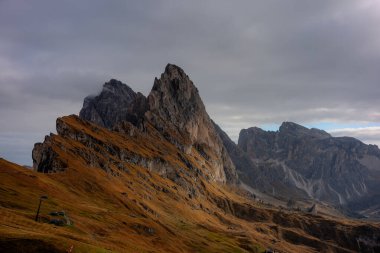 Seceda Dağı 'nın sonbahar mevsiminde muhteşem manzarası, Dolomite, İtalya.