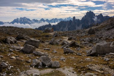 Tre Cime, Dolomite, İtalya 'ya kadar uzanan muhteşem bir manzara..