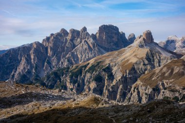 Tre Cime, Dolomite, İtalya 'ya kadar uzanan muhteşem bir manzara..