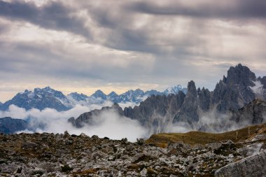 Tre Cime, Dolomite, İtalya 'ya kadar uzanan muhteşem bir manzara..