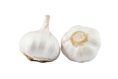 Sarımsak beyaz arka planda izole edilmiş.