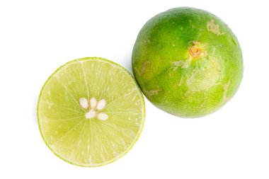 45 Mp çözünürlüklü kamera ile çekilen beyaz arka planda bir sebze, limon fotoğrafı..