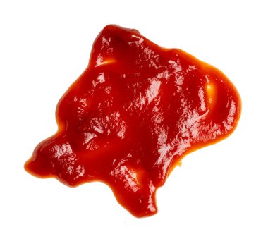 Dökülmüş ketçap fotoğrafı beyaza izole edilmiş.