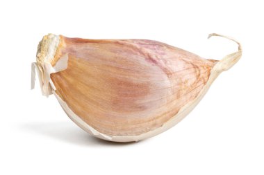 Soyulmamış sarımsak parçalarının yüksek çözünürlüklü fotoğrafı.