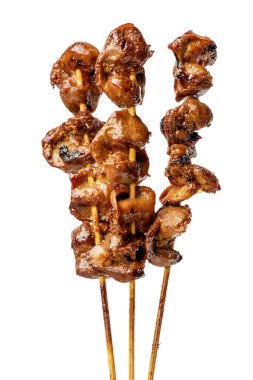 Bir şişte ızgara tavuk sakatatı fotoğrafı, yerel bir yemek..