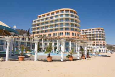 Aziz Constantine ve Helen, Bulligaria - 10 Nisan 2015: Otel Azalia. Aziz Konstantin ve Helen, 19 yüzyıldan beri Bulgaristan 'ın en eski deniz tatil beldesi..