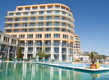Aziz Constantine ve Hélena, Bulligaria - 10 Nisan 2015: Otel Azalia. Saint Constantine ve Helena, 19 yüzyıldan beri Bulgaristan 'ın en eski deniz tatil beldesi..
