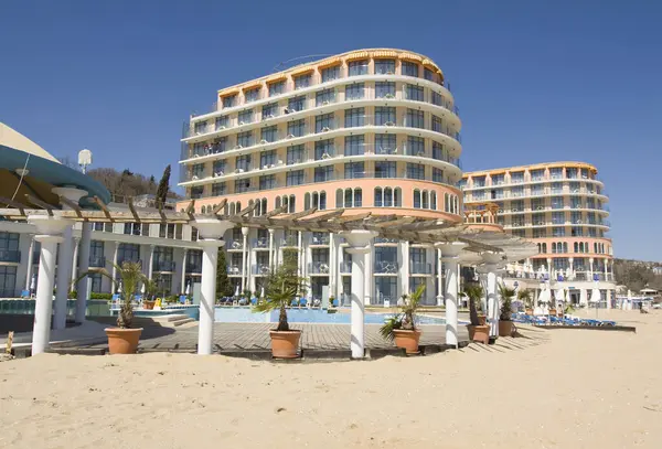 Aziz Constantine ve Helen, Bulligaria - 10 Nisan 2015: Otel Azalia. Aziz Konstantin ve Helen, 19 yüzyıldan beri Bulgaristan 'ın en eski deniz tatil beldesi..