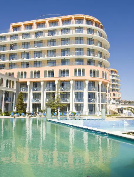 Aziz Constantine ve Helen, Bulligaria - 10 Nisan 2015: Otel Azalia. Aziz Konstantin ve Helen, 19 yüzyıldan beri Bulgaristan 'ın en eski deniz tatil beldesi..