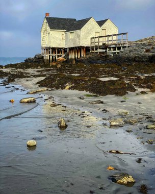 Güney Portland, Maine ABD 'deki Willard Sahili' nde balıkçı kulübesi.