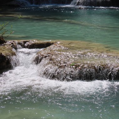 Ocak ayında Luang Prabang, Laos, Asya 'da romantik bir şelale.
