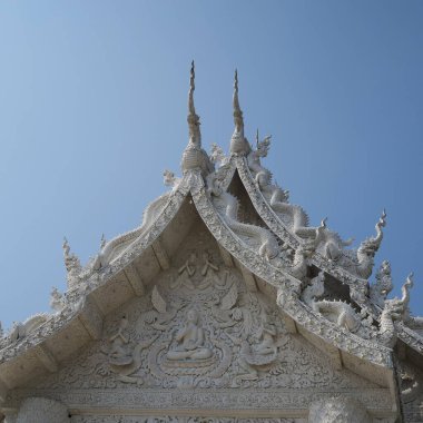 Wat Huay Pla Kang, Tayland 'ın Chiang Rai şehrindeki dev beyaz Buda' nın evleri ve figürleri