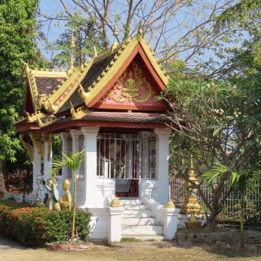 Güney Laos 'taki Don Khon adasındaki küçük Budist tapınağı.