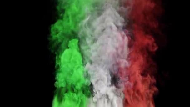 色彩艳丽的意大利国旗升起的烟雾 背景为黑色 带有阿尔法面具通行证 — 图库视频影像