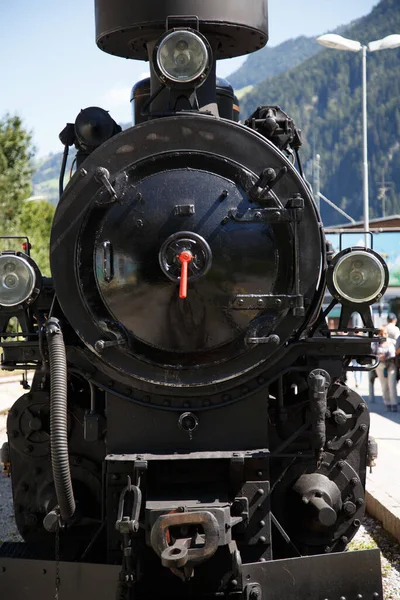 Alte Dampflokomotive Auf Der Straße Ausgestellt lizenzfreie Stockfotos