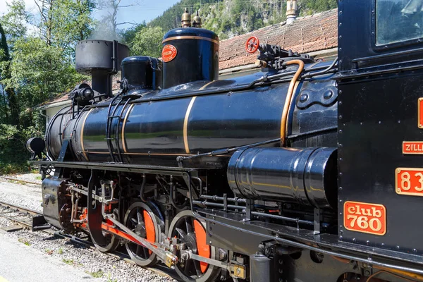 Alte Dampflokomotive Auf Der Straße Ausgestellt Stockbild