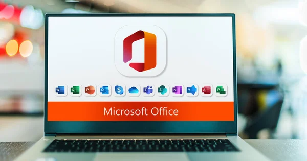 Poznan Pol Oct 2022 Microsoft Office Logolarını Gösteren Dizüstü Bilgisayar — Stok fotoğraf