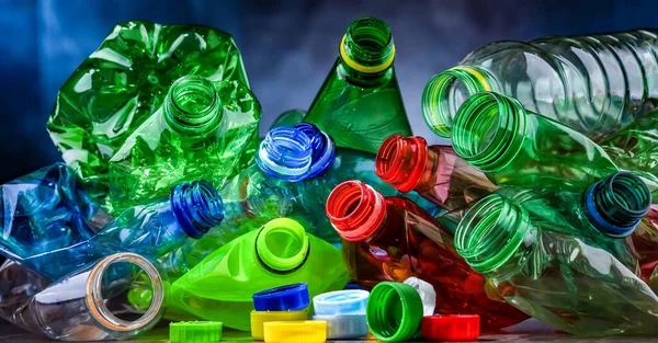 Leere Farbige Trinkflaschen Recycelbarer Plastikmüll — Stockfoto
