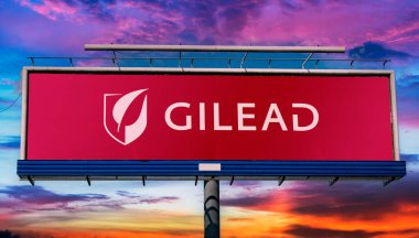 POZNAN, POL - OCT 28, 2022: Merkezi Foster City, Kaliforniya 'da bulunan bir biyofarmasötik şirketi olan Gilead Sciences' ın logosunu gösteren reklam panosu