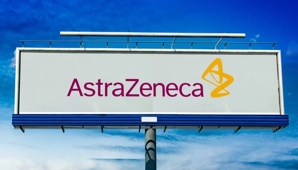 Poznan Pol Oct 2022 Cartelera Publicitaria Que Muestra Logotipo Astrazeneca — Foto de Stock