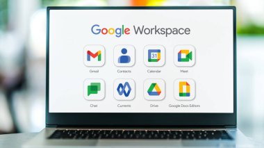 POZNAN, POL - NOV 8, 2022: Google Çalışma Alanı 'nı gösteren dizüstü bilgisayar, Google tarafından hazırlanan bulut hesaplama, üretkenlik ve işbirliği araçları, yazılım ve ürünler koleksiyonu