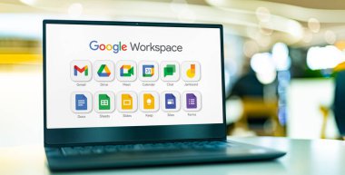 POZNAN, POL - NOV 8, 2022: Google Çalışma Alanı 'nı gösteren dizüstü bilgisayar, Google tarafından hazırlanan bulut hesaplama, üretkenlik ve işbirliği araçları, yazılım ve ürünler koleksiyonu