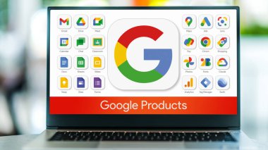 POZNAN, POL - 3 DEC 2022: Google ürünlerinin logolarını gösteren dizüstü bilgisayar, bir bulut hesaplama, üretkenlik ve işbirliği araçları koleksiyonu, Google tarafından yazılım ve ürünler