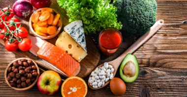 Genel sağlık durumunu iyileştirebilecek beslenme düzenini temsil eden gıda ürünleri