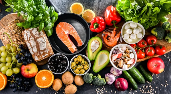 Produsele Alimentare Care Reprezintă Dieta Mediteraneană Pot Îmbunătăți Starea Generală — Fotografie, imagine de stoc