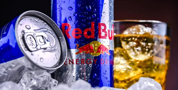 Poznan Pol Nov 2022 Latas Red Bull Uma Bebida Energética — Fotografia de Stock